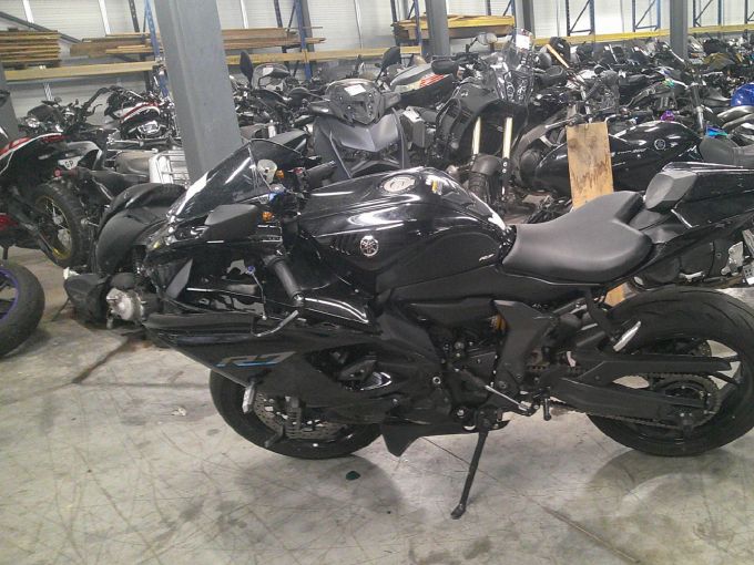 YAMAHA R7 4
