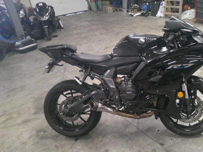 YAMAHA R7 4
