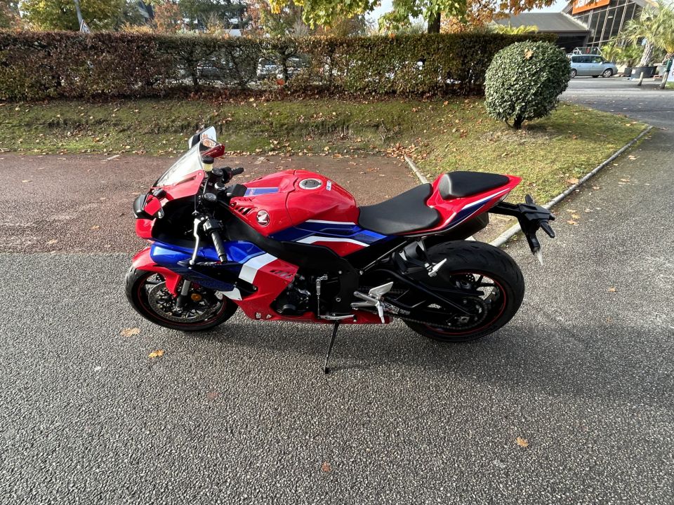 HONDA CBR1000ST 4