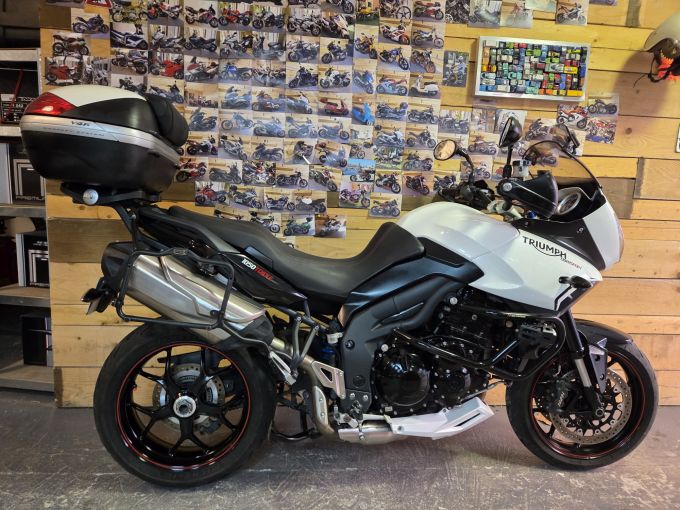 TRIUMPH TIGER 1050 SPORT 4