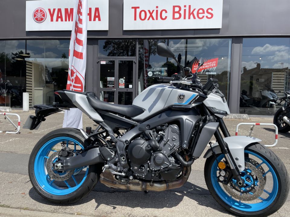 YAMAHA MT-09  Y-AMT 4