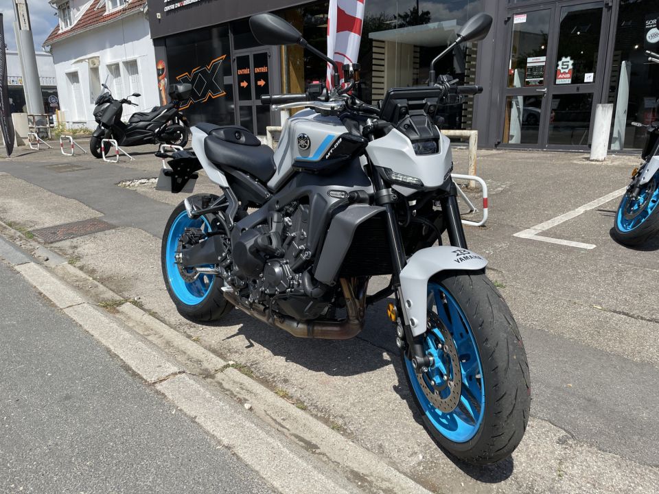 YAMAHA MT-09  Y-AMT 4