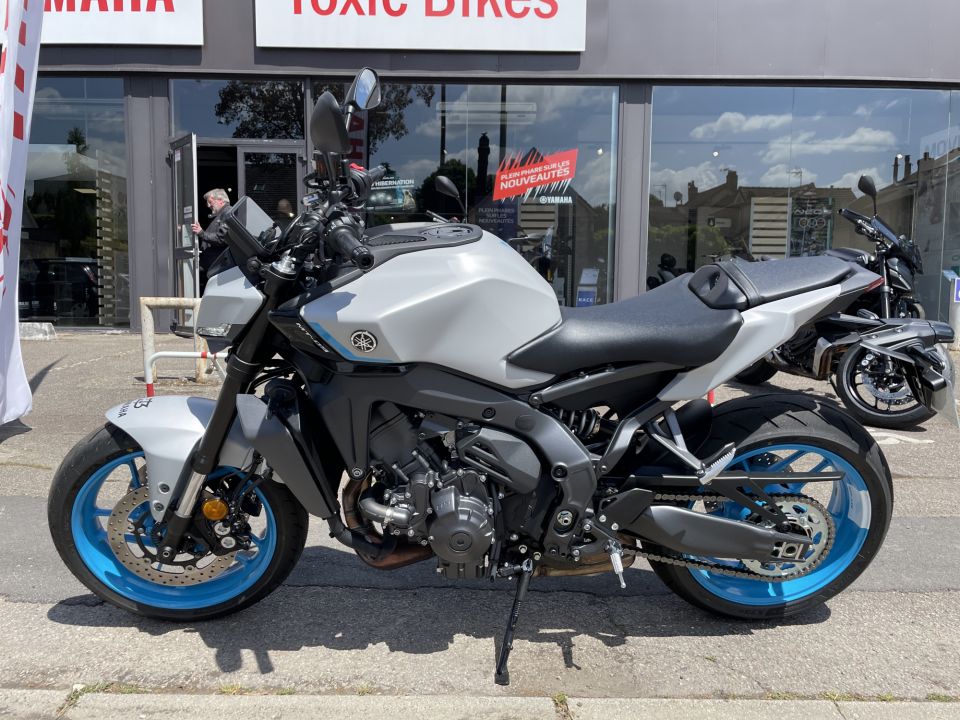 YAMAHA MT-09  Y-AMT 4