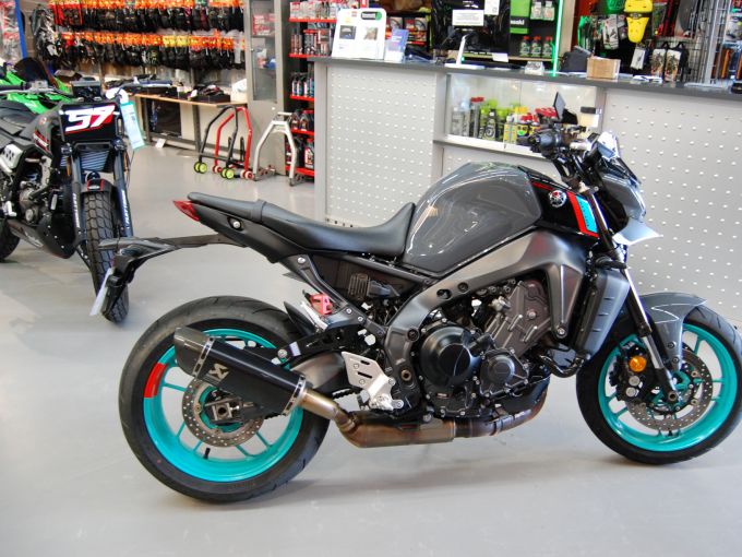 YAMAHA MT-09 4