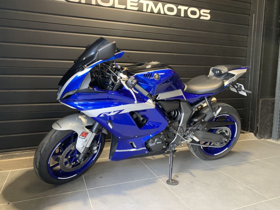 YAMAHA YZF-R7 4