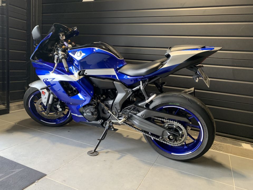YAMAHA YZF-R7 4