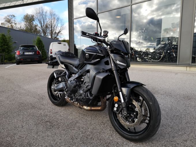 YAMAHA MT-09 4