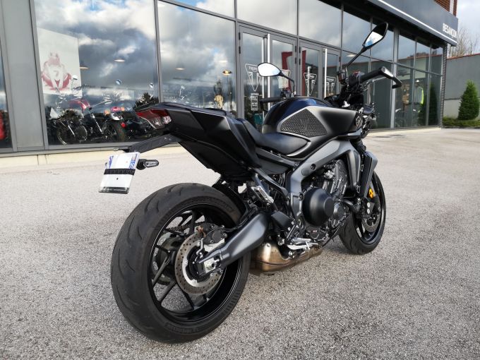 YAMAHA MT-09 4