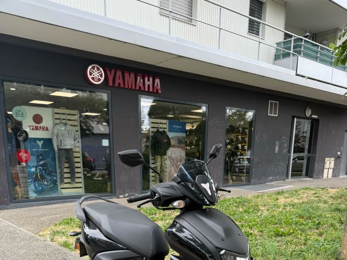 YAMAHA RayZR 125 4