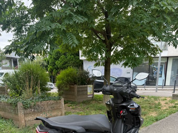 YAMAHA RayZR 125 4