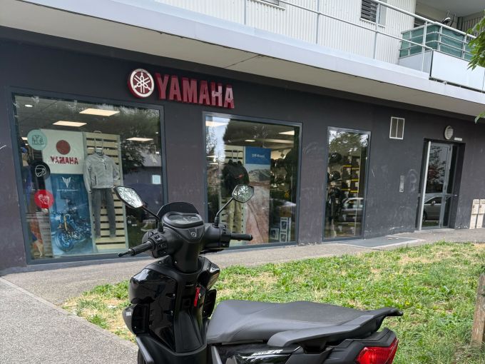 YAMAHA RayZR 125 4
