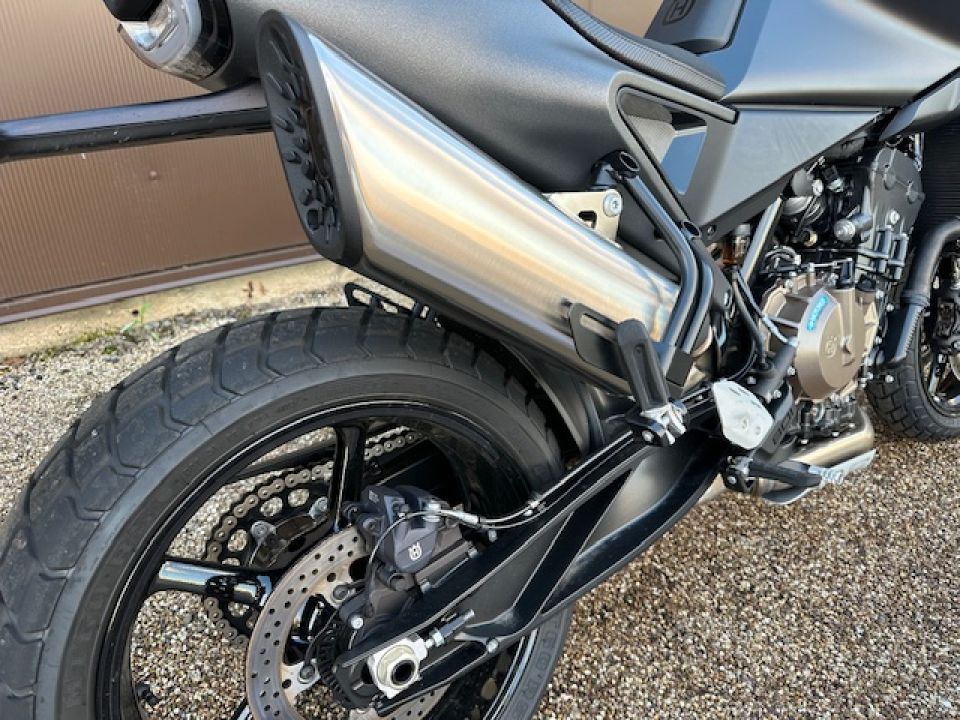 HUSQVARNA SVARTPILEN 801 4