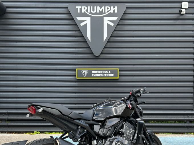 HONDA CB 1000 R 4