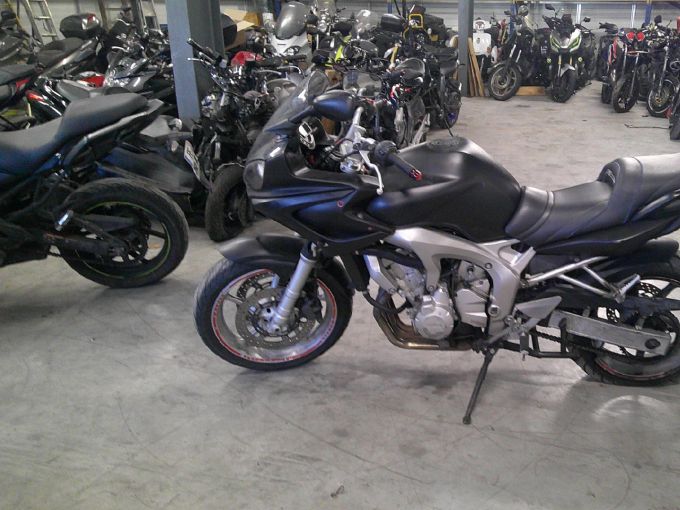 YAMAHA FZ6 (98CV) 4