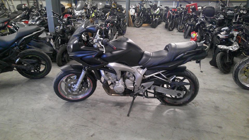 YAMAHA FZ6 (98CV) 4