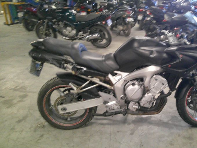 YAMAHA FZ6 (98CV) 4
