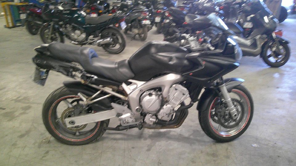 YAMAHA FZ6 (98CV) 4