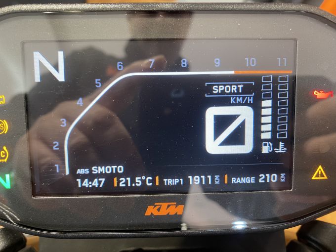 KTM 890 DUKE 4