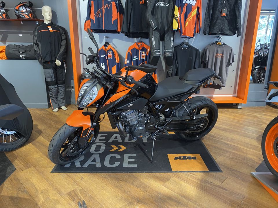 KTM 890 DUKE 4