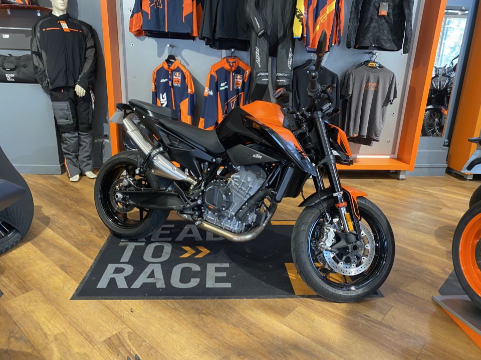 KTM 890 DUKE 4