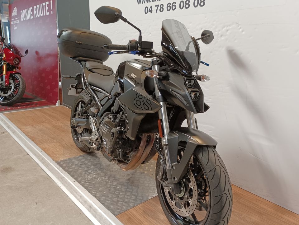 SUZUKI GSX 8S 4