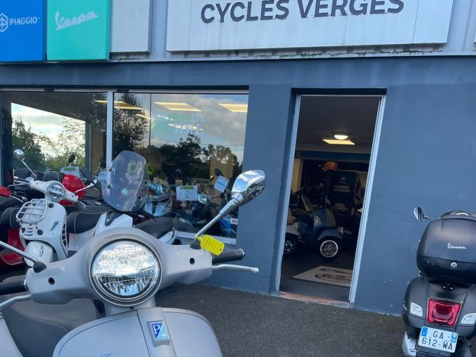 VESPA GTS 125IE SUPER 4