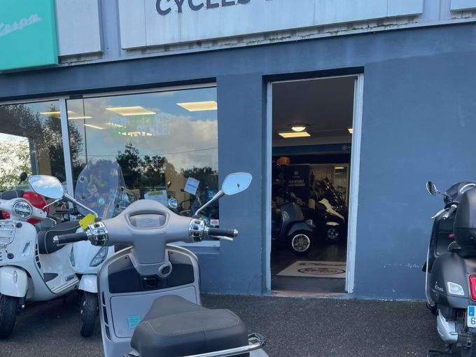 VESPA GTS 125IE SUPER 4