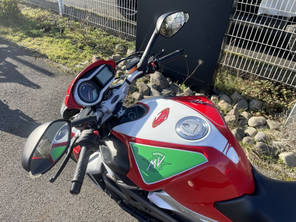 MV AGUSTA BRUTALE 990 R 4