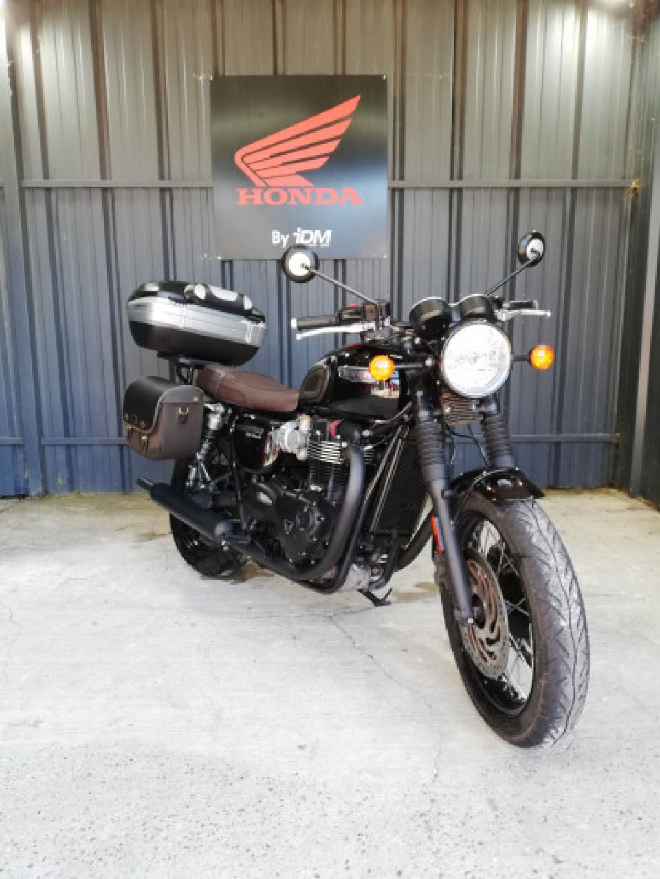 TRIUMPH BONNEVILLE T120 BLACK 1200 4