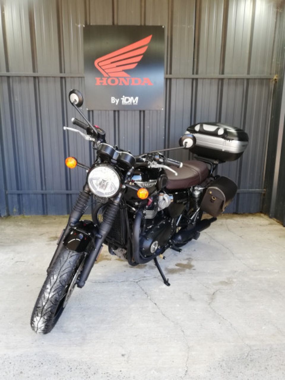 TRIUMPH BONNEVILLE T120 BLACK 1200 4