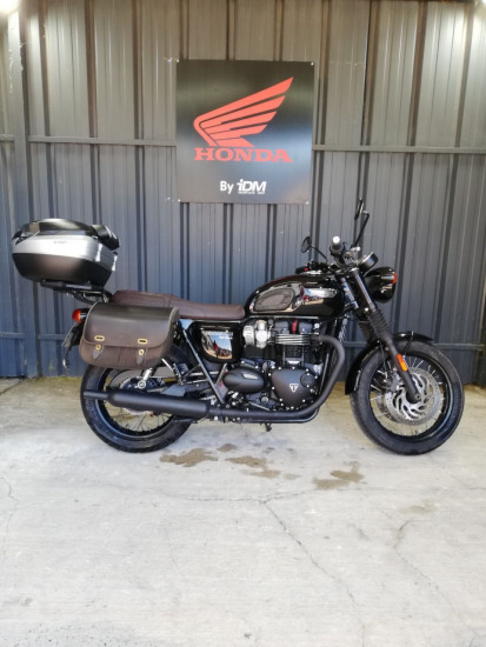 TRIUMPH BONNEVILLE T120 BLACK 1200 4
