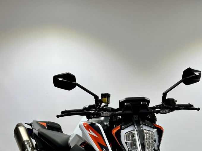 KTM 890 DUKE R 4