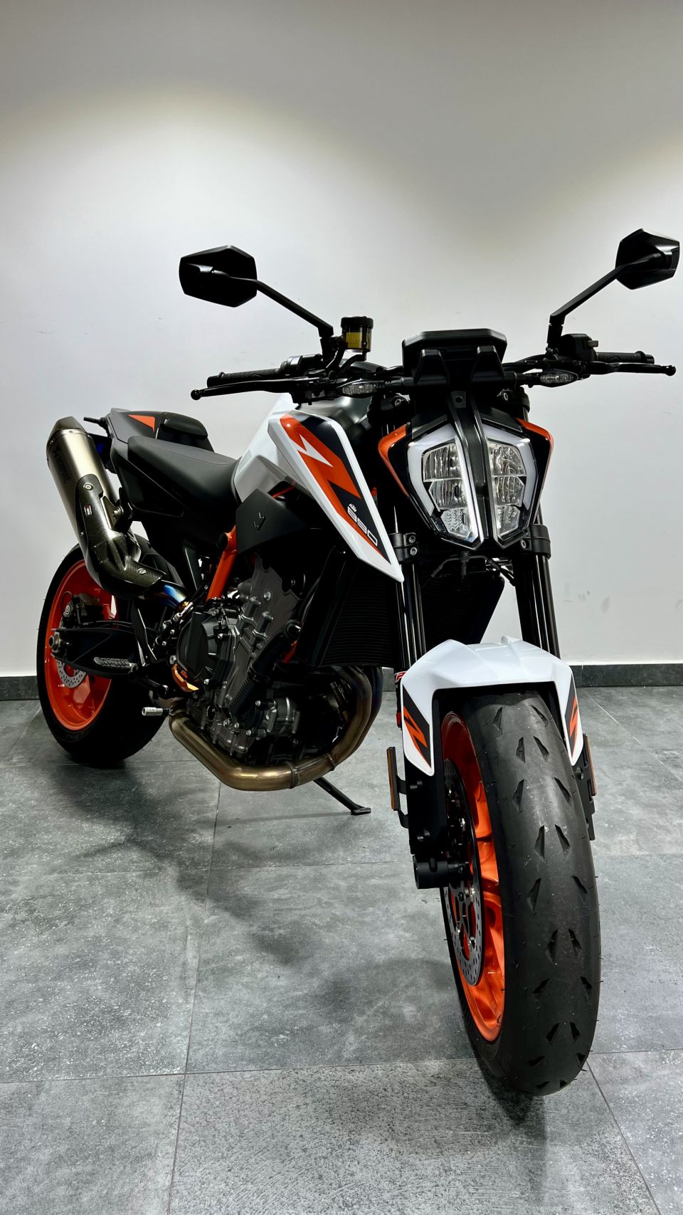 KTM 890 DUKE R 4