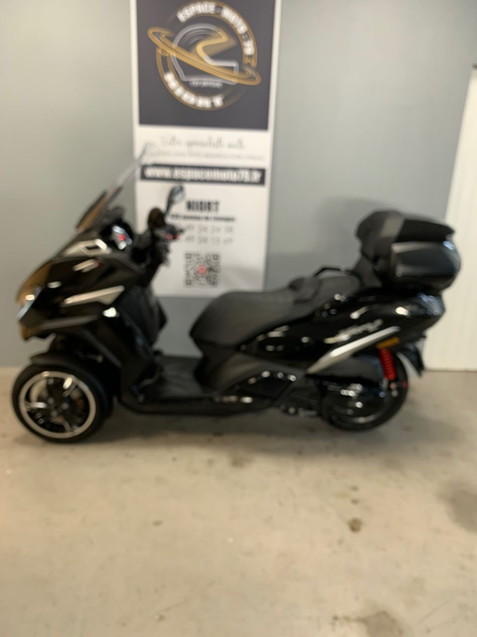 PEUGEOT METROPOLIS 400 SW 4