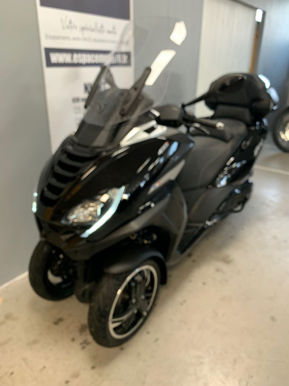 PEUGEOT METROPOLIS 400 SW 4