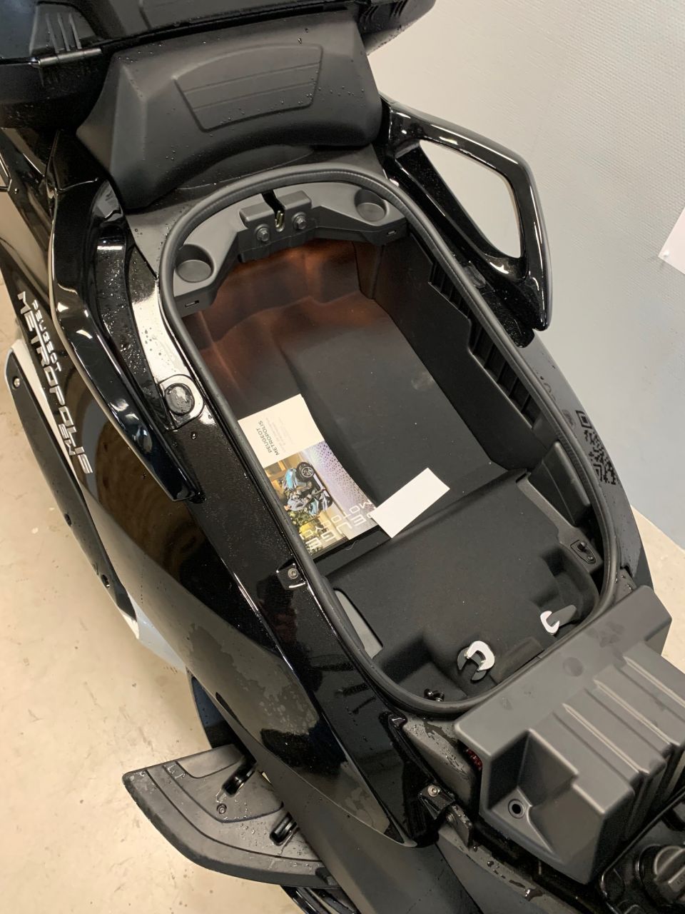 PEUGEOT METROPOLIS 400 SW 4