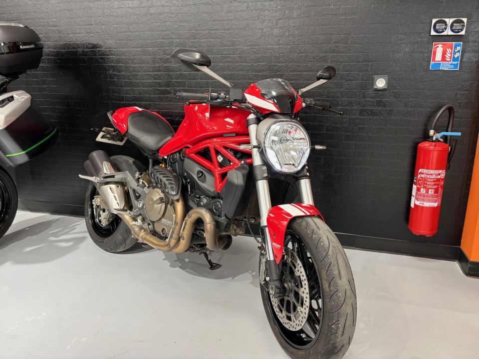 DUCATI MONSTER 821 4