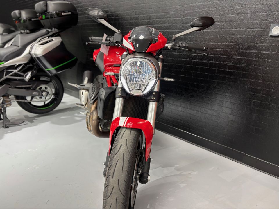 DUCATI MONSTER 821 4