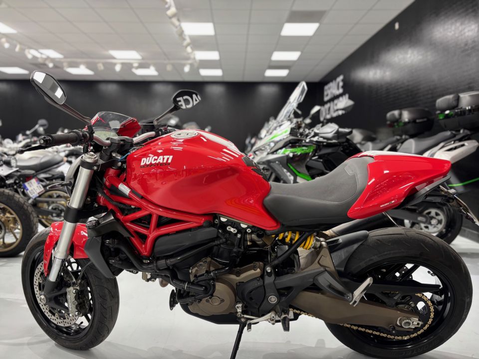 DUCATI MONSTER 821 4
