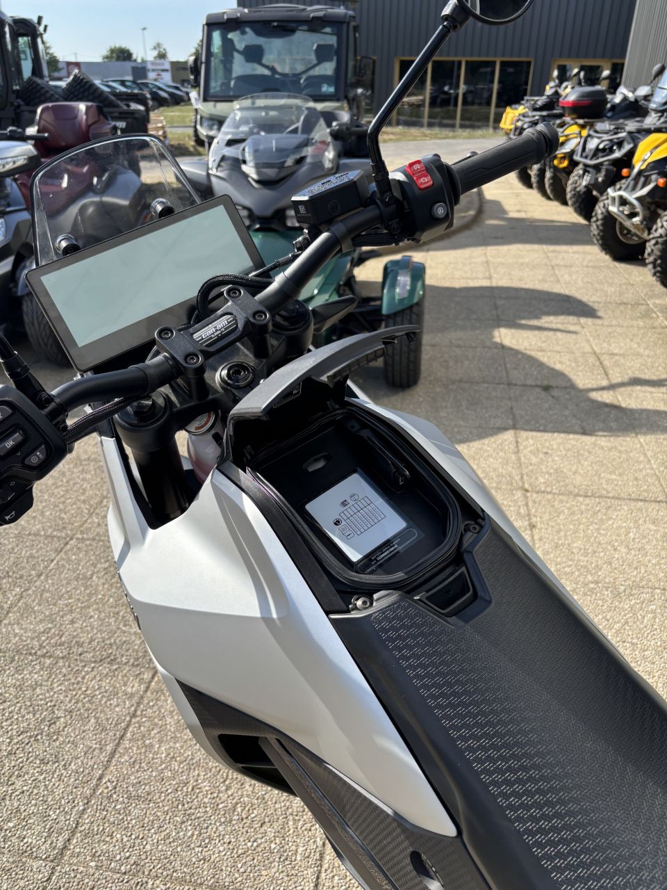 CAN-AM SPYDER 4