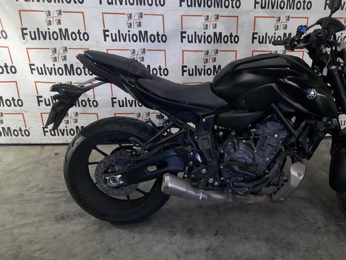 YAMAHA MT-07 4