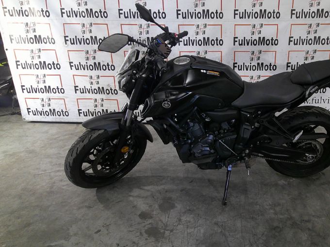 YAMAHA MT-07 4