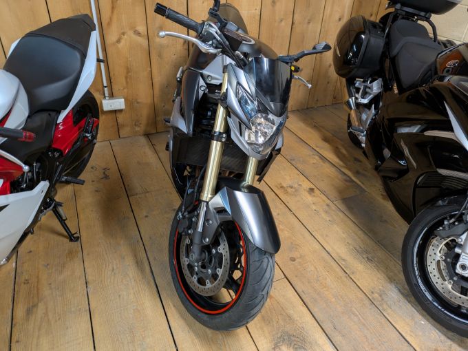 SUZUKI GSR 750 4