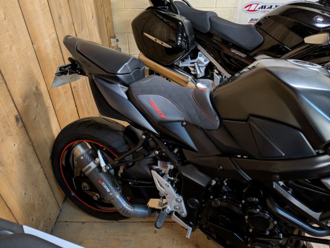 SUZUKI GSR 750 4