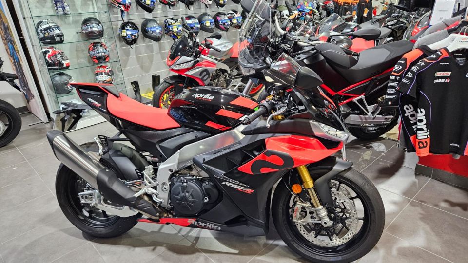 APRILIA RSV4 1100 FACTORY 4