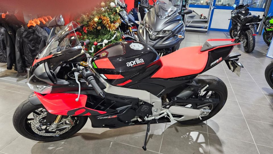 APRILIA RSV4 1100 FACTORY 4