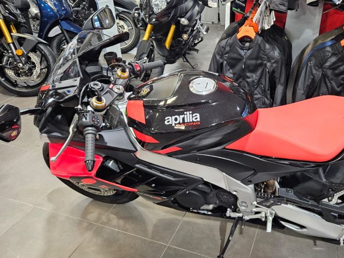 APRILIA RSV4 1100 FACTORY 4
