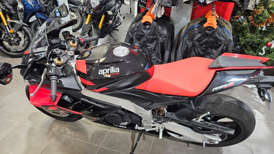 APRILIA RSV4 1100 FACTORY 4