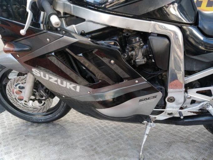 SUZUKI GSX-R 750 4