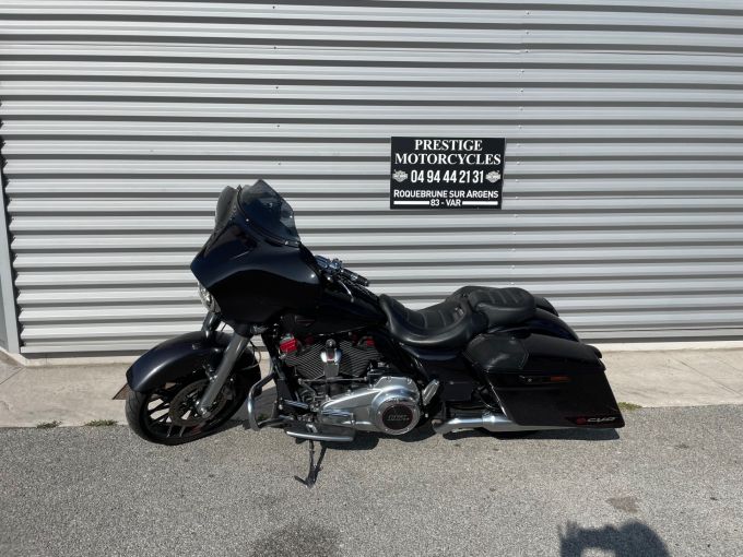 HARLEY-DAVIDSON TOURING STREET GLIDE 1923 CVO  4